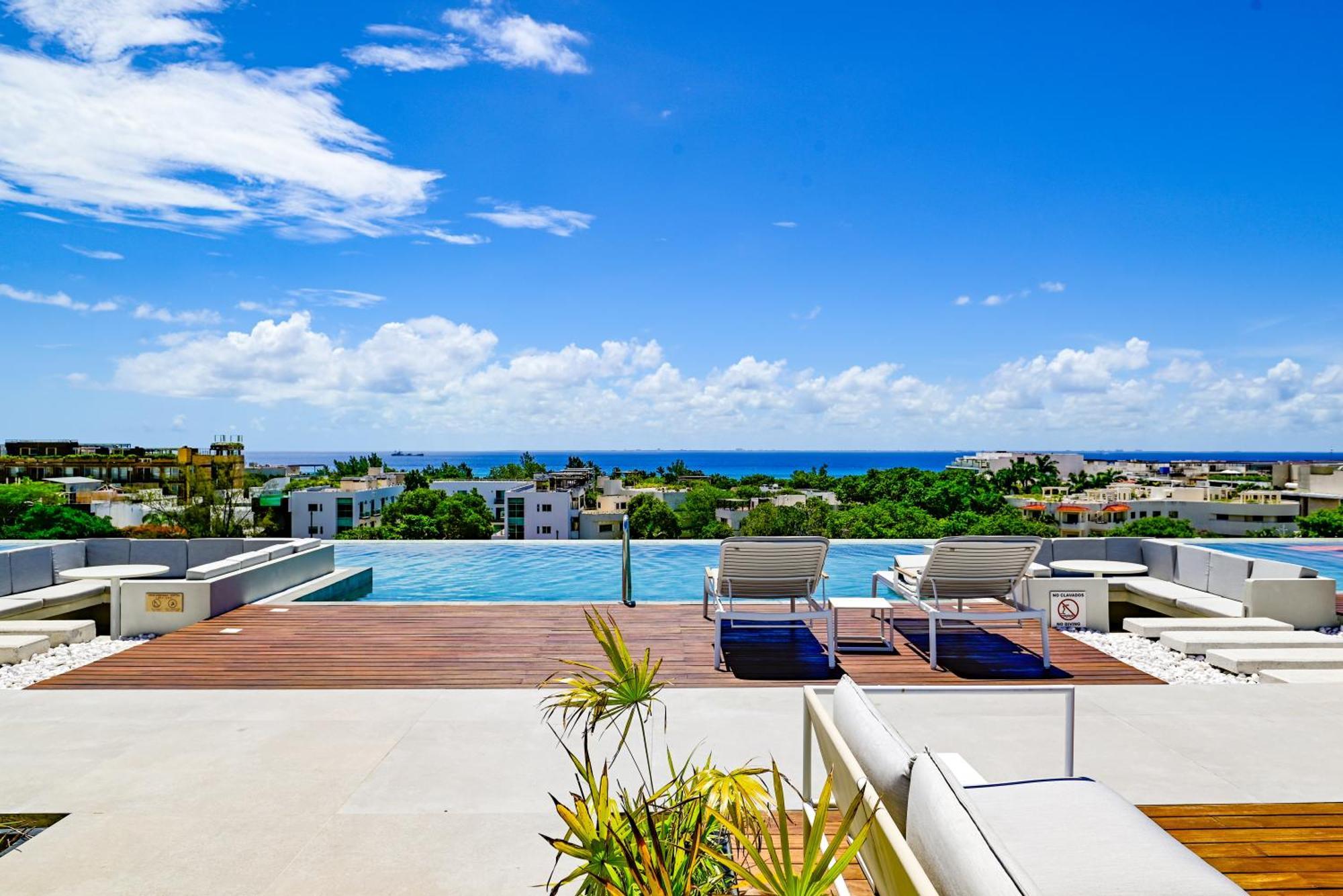Готель Aloft Плайя-дель-Кармен Екстер'єр фото Rooftop pool at the Ritz-Carlton, Dorado Beach, Puerto Rico