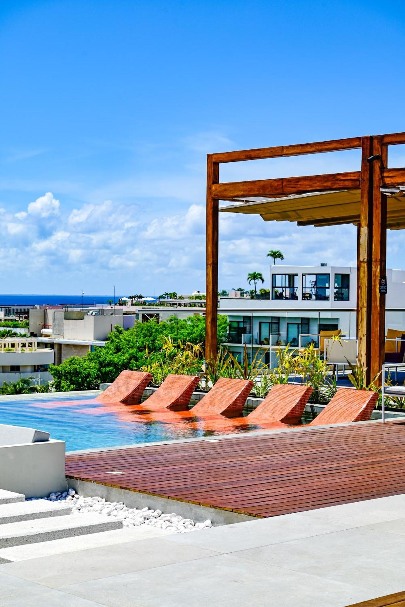 Готель Aloft Плайя-дель-Кармен Екстер'єр фото Rooftop pool at the Hotel Habitas Tulum