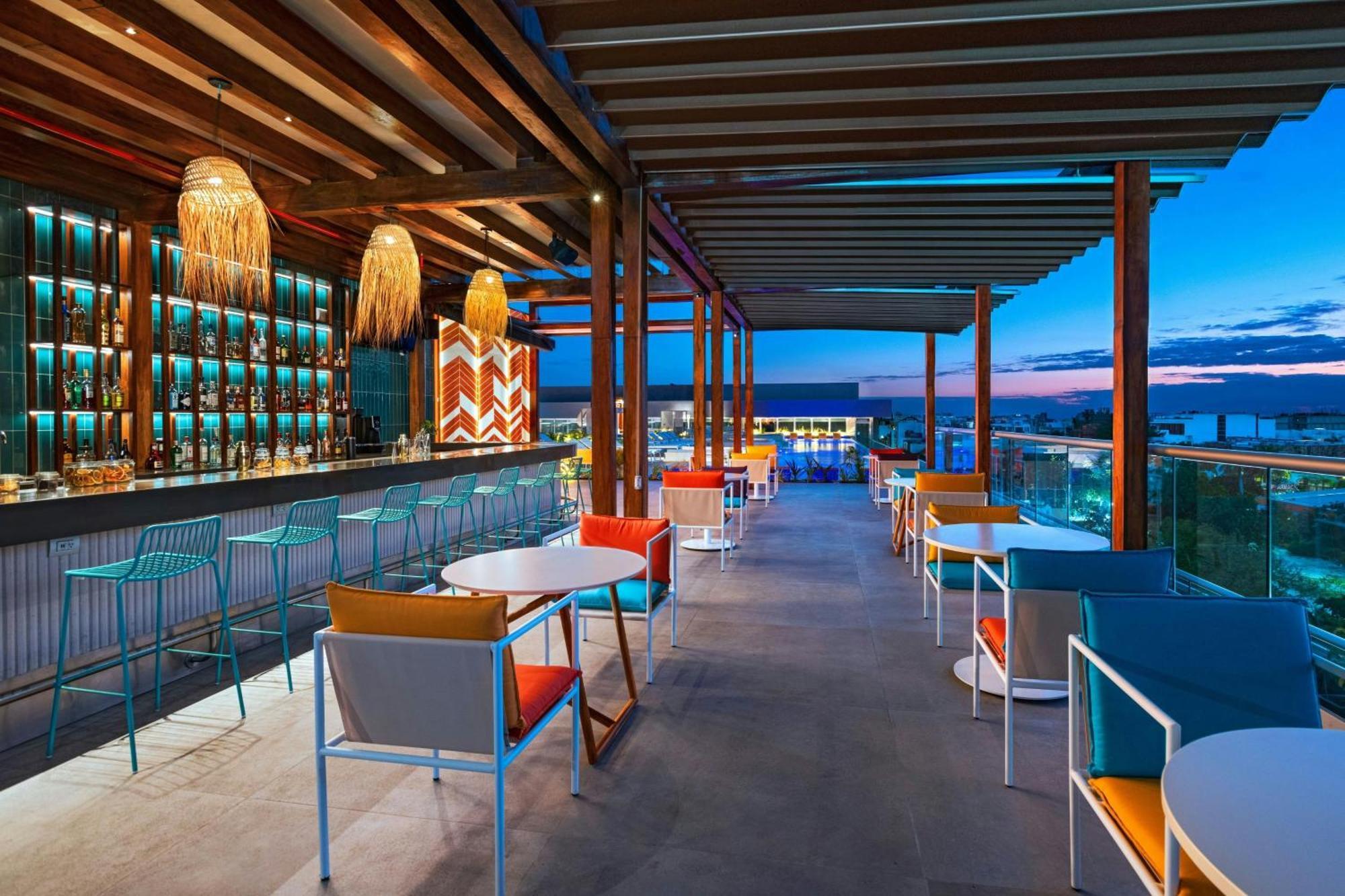 Готель Aloft Плайя-дель-Кармен Екстер'єр фото The rooftop bar at the W Bali