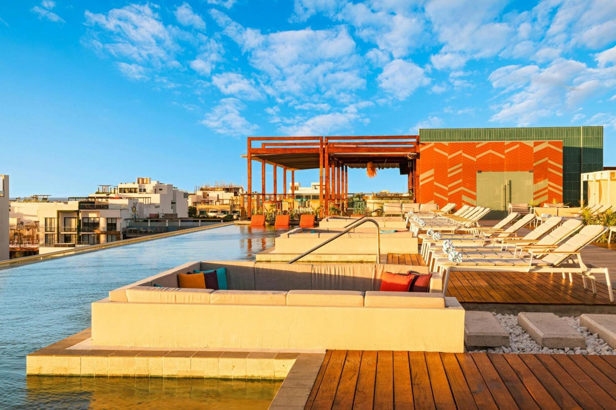 Готель Aloft Плайя-дель-Кармен Екстер'єр фото Rooftop pool at the Hotel